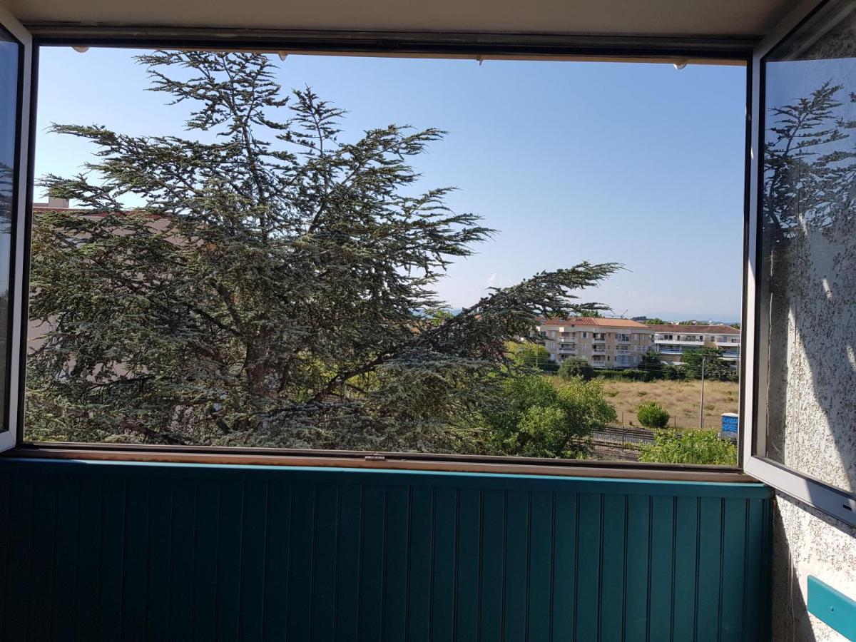 Appartement Avec Agreable Loggia Dans Residence Privee Frejus Exterior photo